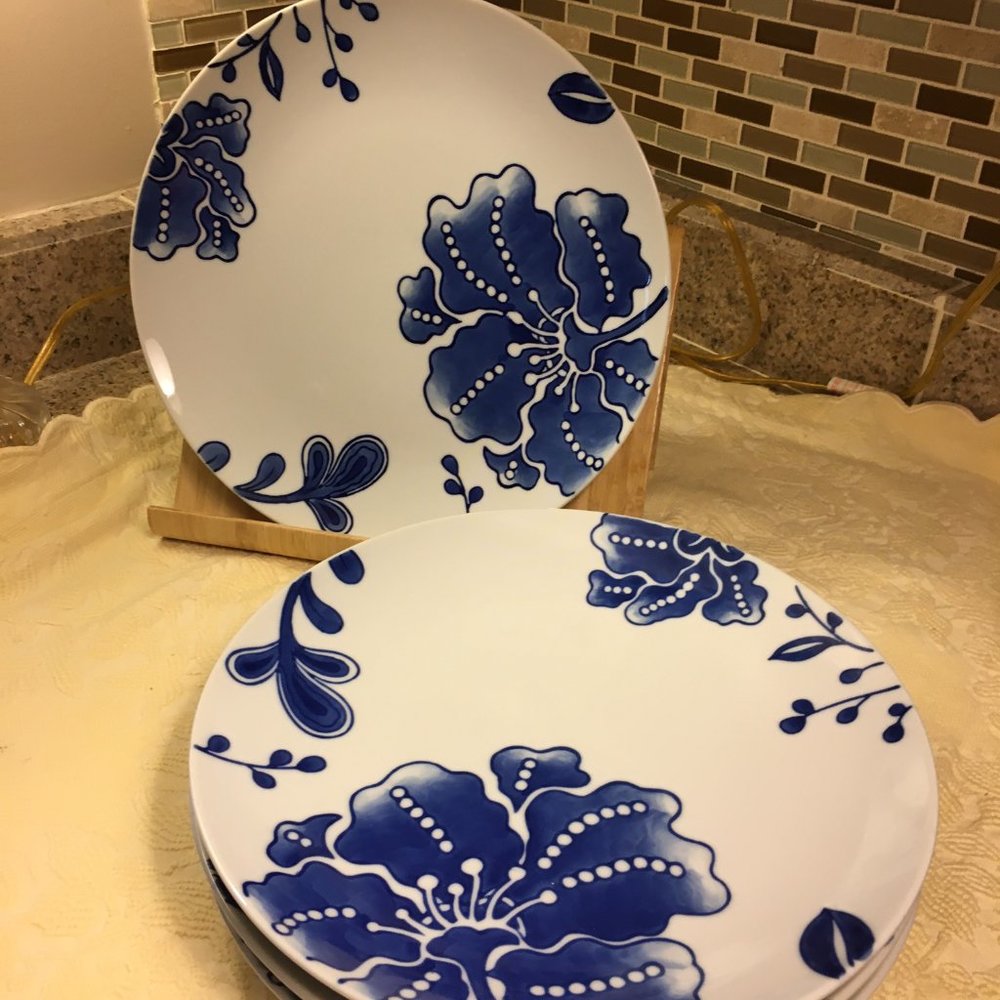 Mint condition Home Porcelain Blue and White 11" dinner plates set of 4